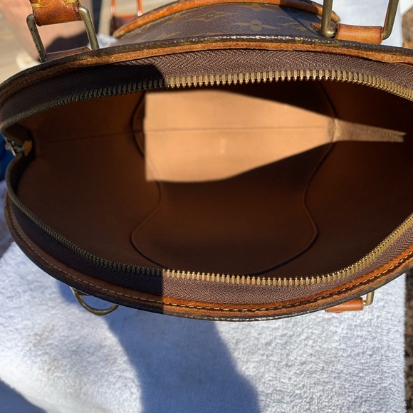 Louis Vuitton Elipse satchel. πΌ - Picture 3 of 5